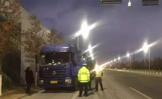 冷漠的送餐员、奇葩的醉驾、疯狂闯关者2017青岛十大奇葩司机