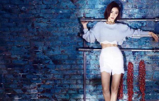 Angelababy晒马甲线，马甲线女星赵丽颖，袁姗姗，最美的却是她