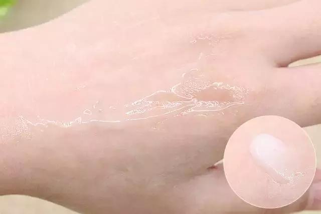 一个月生活费2000可以买大牌吗,一个月两千块钱的工资买的化妆品