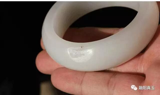 和田玉入门级手镯该如何挑选,挑选和田玉手镯应从哪些方面入手