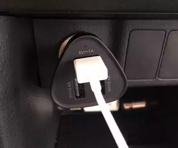 车上给手机充电,在车上给手机充电能充多久