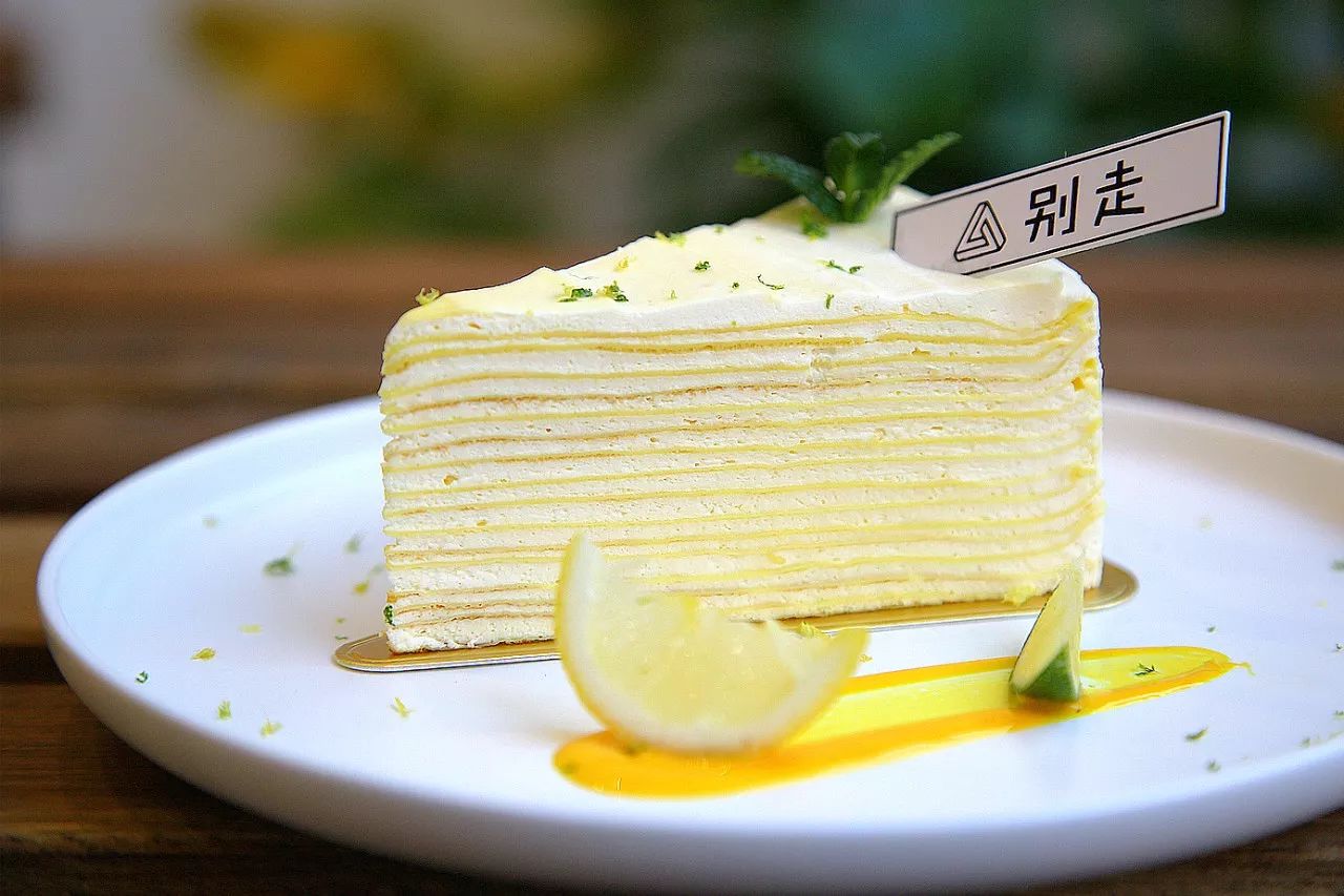 在甜品店里花样调酒？新街口这家网红店让你来了就不想走！