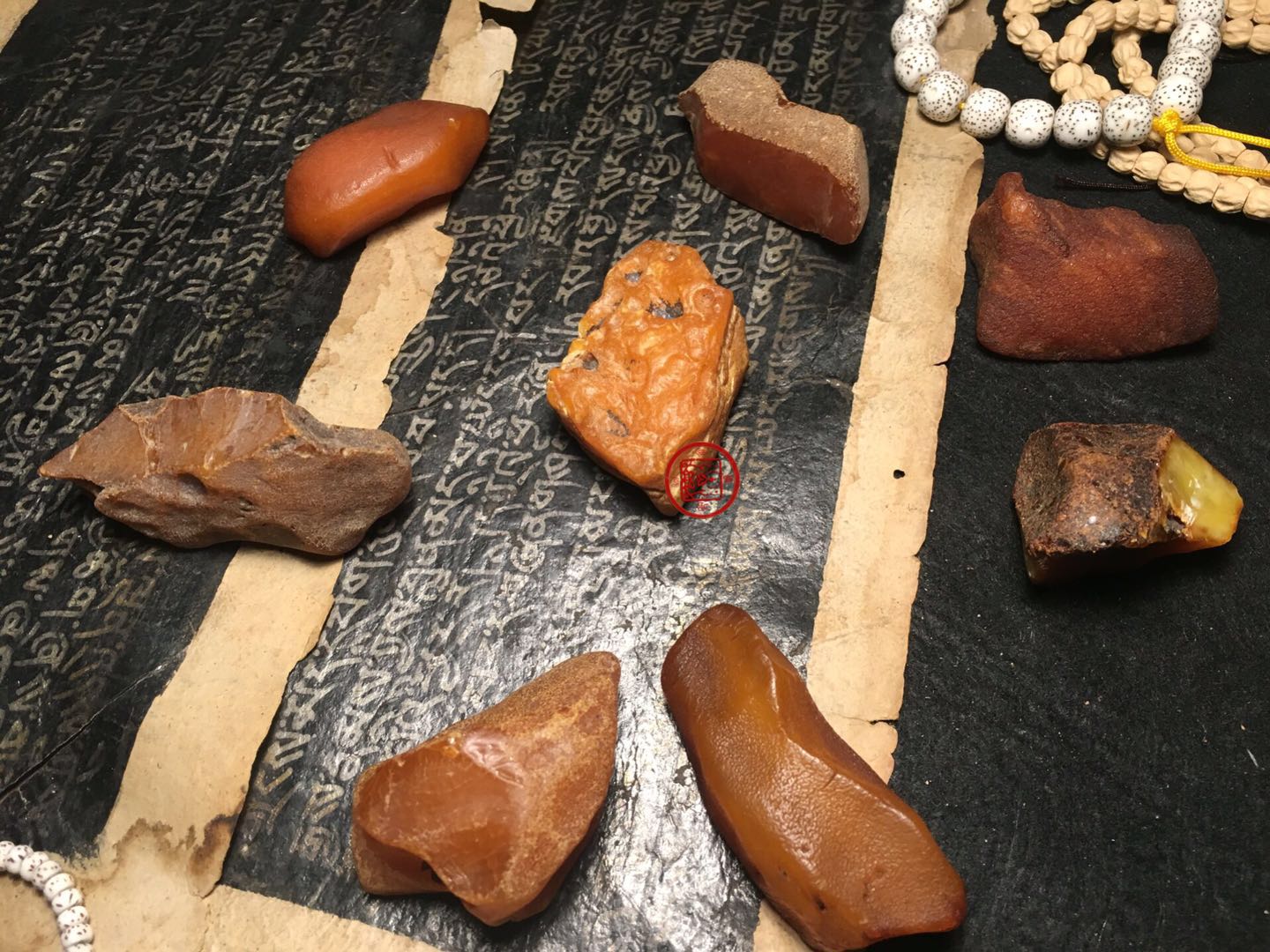 如何挑选鸡油黄蜜蜡原石,怎样挑选蜜蜡原石