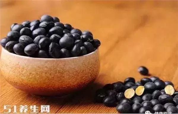 指甲有凹陷是什么原因引起的,中指甲凹陷是什么原因引起的