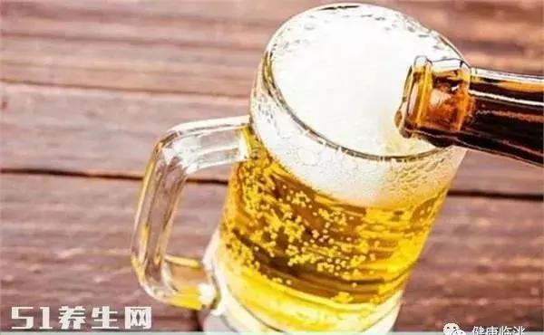 指甲有凹陷是什么原因引起的,中指甲凹陷是什么原因引起的