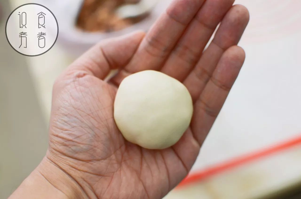 叉烧包流汁馅的调制,蜜汁叉烧包喷香流汁的2个小秘诀