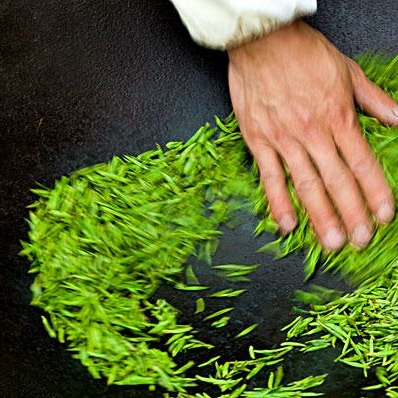 终须滚水走一趟，养就壶中满目春