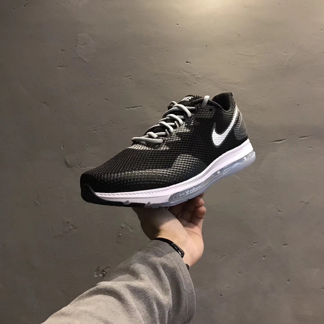 耐克纤维丝全掌气垫鞋,耐克气垫女鞋穿着会变大吗