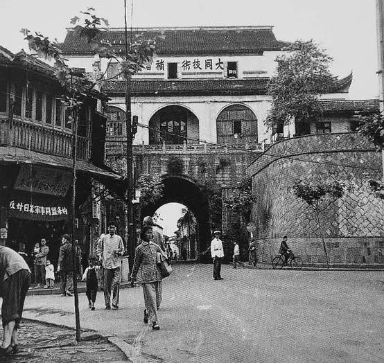 我叫杭州,这是我最新的简历,请多关照~