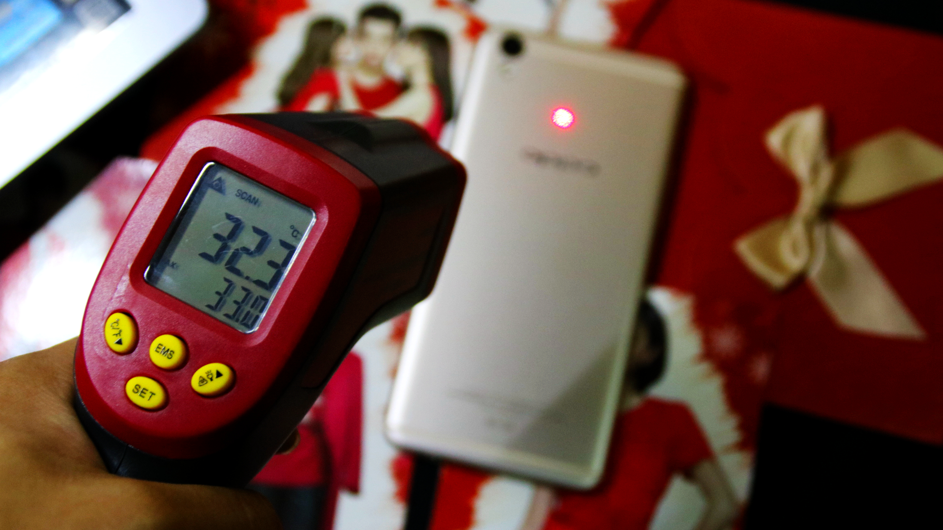 杨幂李易峰代言的手机oppo,李易峰代言oppo手机现在的价格