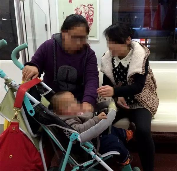 日本麻麻是这样带baby出门的...中国宝妈太羡慕！