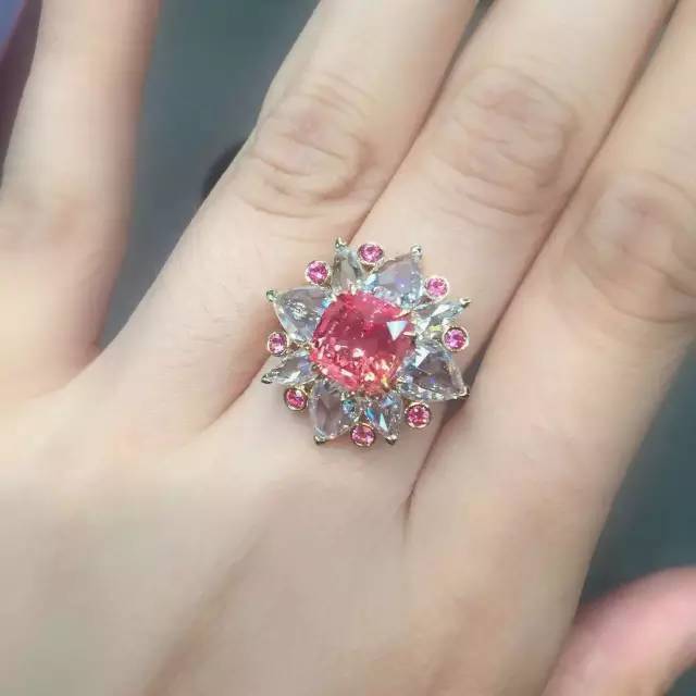 90后富豪：英国皇家珠宝鉴定师，大学半年赚30万