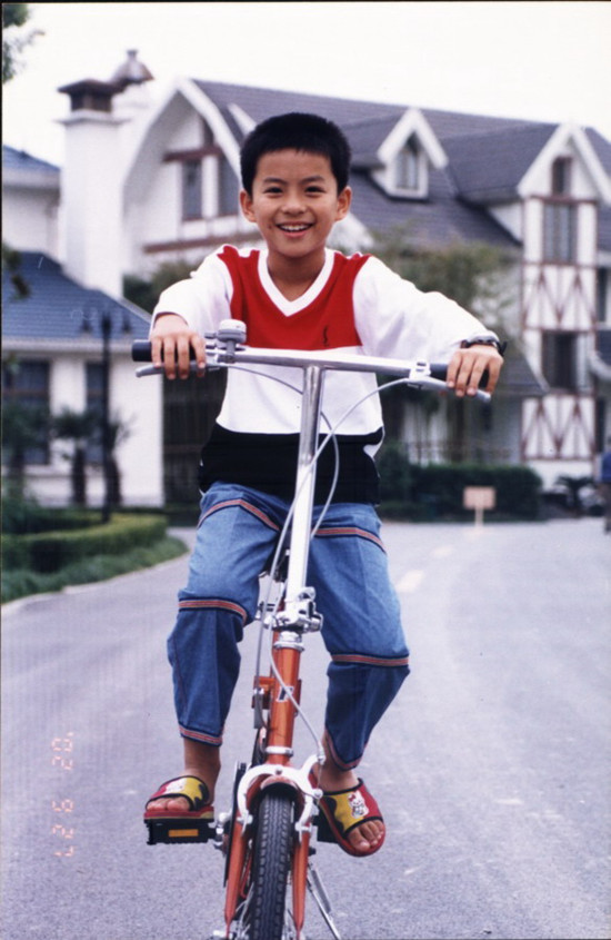 陈赫郑恺大学时期照片,郑恺和陈赫的同班同学名单