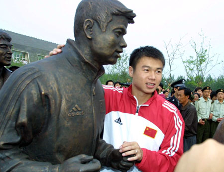 他是津门足坛的传奇人物,当年一剑封喉助国足圆梦世界杯