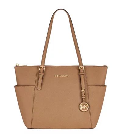 包包和专柜名牌包包有什么不一样,包包和配饰