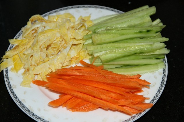 家里自己做紫菜包饭,给老妈做个她最爱吃的紫菜包饭