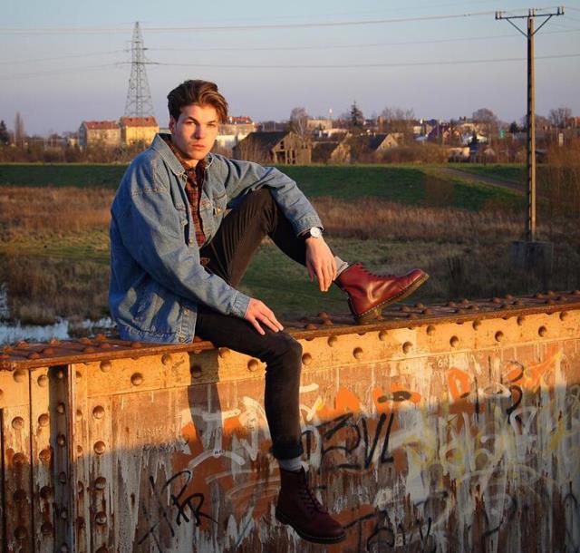 怎么选择一双合适的马丁靴,一双马丁靴的搭配