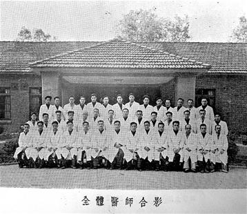 揭秘中南首所正规化部队医院：边建边接诊设猪圈养牛场