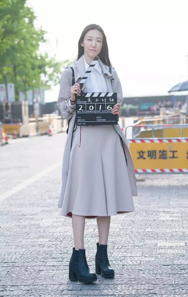 歌曲爱笑的女孩运气不会太差,爱笑的女孩子运气都不会太差