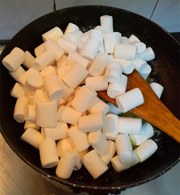 一次教你做5种口味的牛轧糖,在家做牛轧糖的方法没有模具