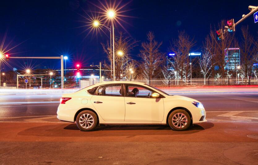 圣诞节热恋生活日记,开着轩逸陪女朋友搜集北京的圣诞树