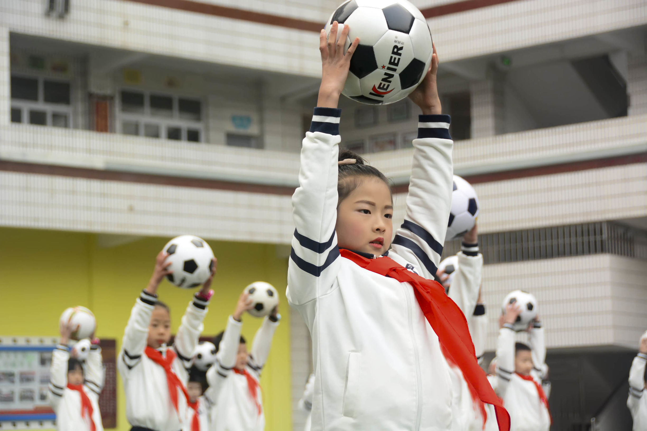 红山区第17小学足球啦啦操,三小校运会啦啦操