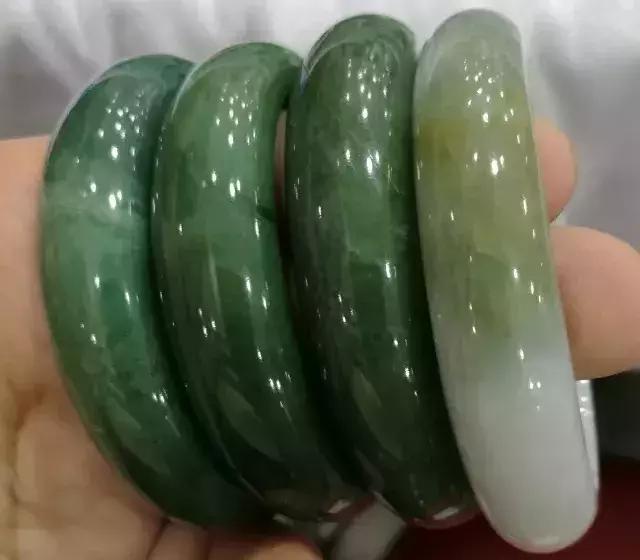 翡翠发黄用什么材料去除,翡翠打紫光灯照发黄正常吗