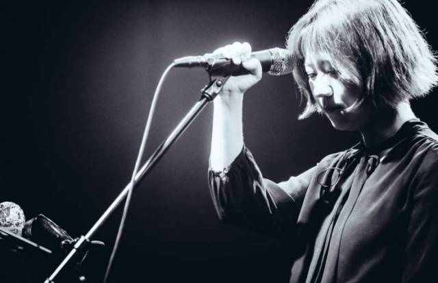 谢春花小吉他,谢春花节目里用的什么吉他