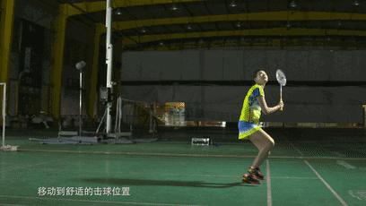 羽毛球反手发高远球的技巧,羽毛球新手反手高远球训练的方法