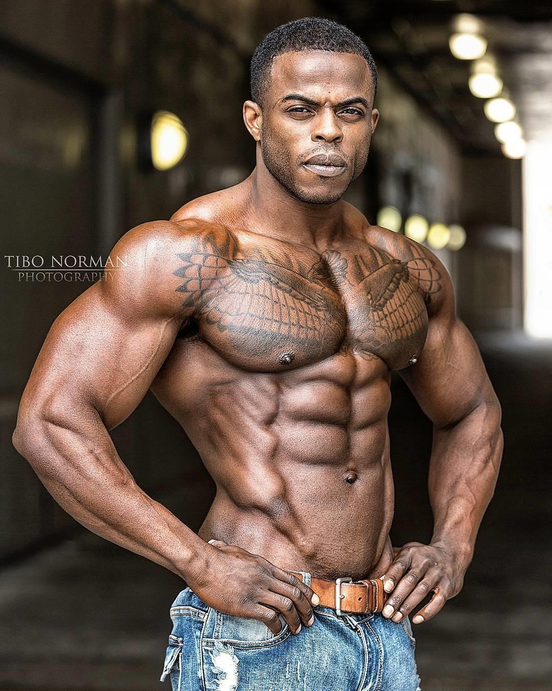 练习哑铃后要练什么,练习哑铃的时候一直收紧腹部吗