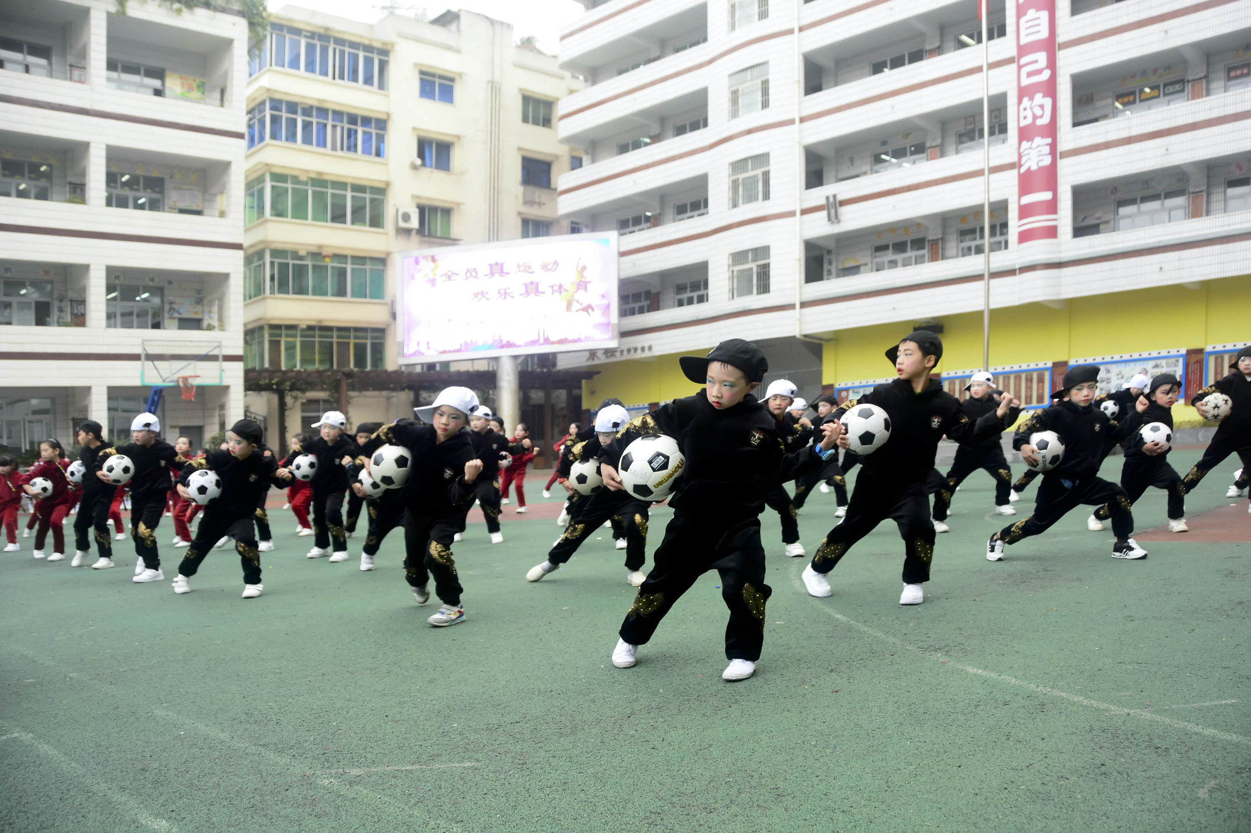 红山区第17小学足球啦啦操,三小校运会啦啦操