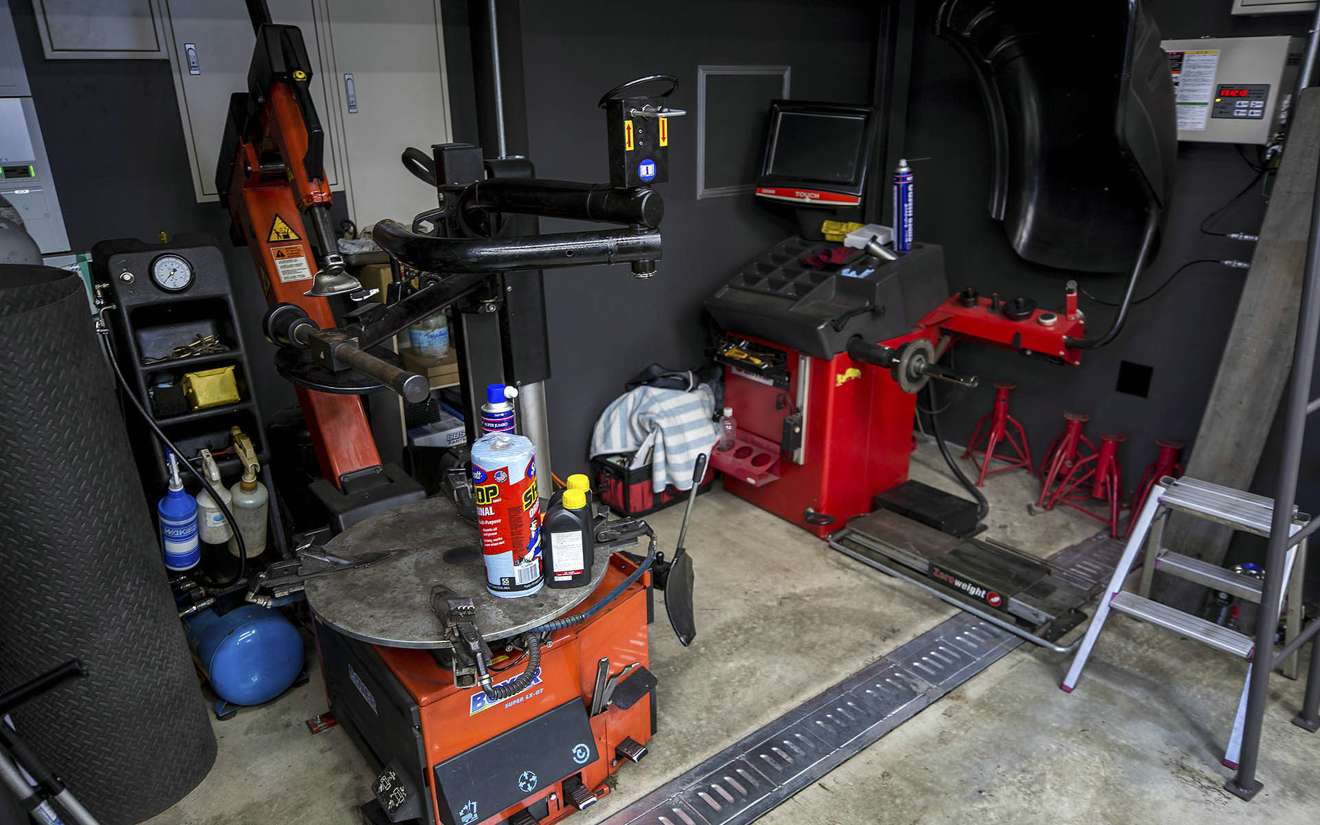 日本名店竟然也玩卡钳喷色？061带你探访五十年改装老店SunBeam