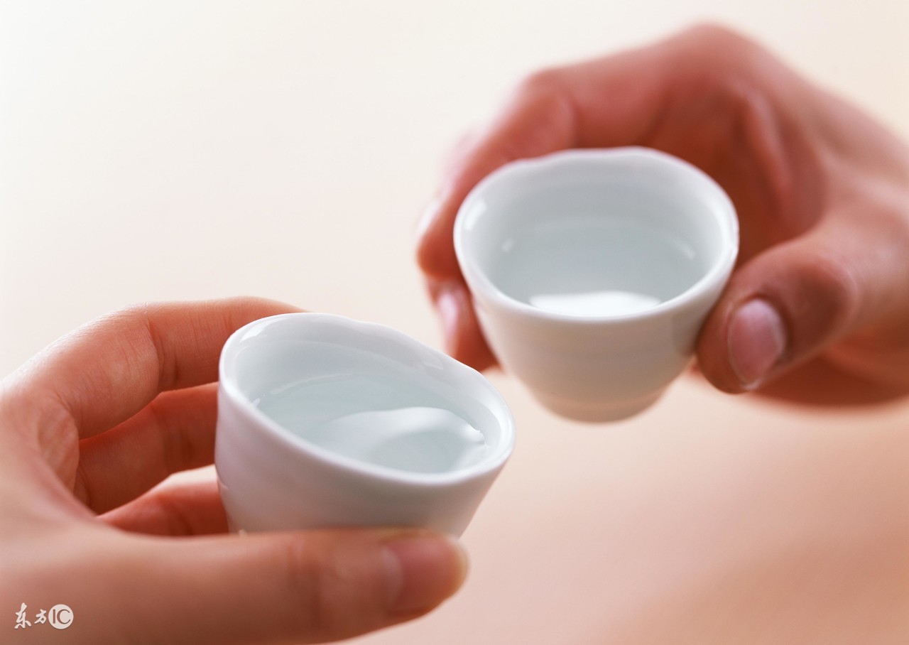 白酒、啤酒、红酒、烈酒各大派别怼起来了，你站哪一队？