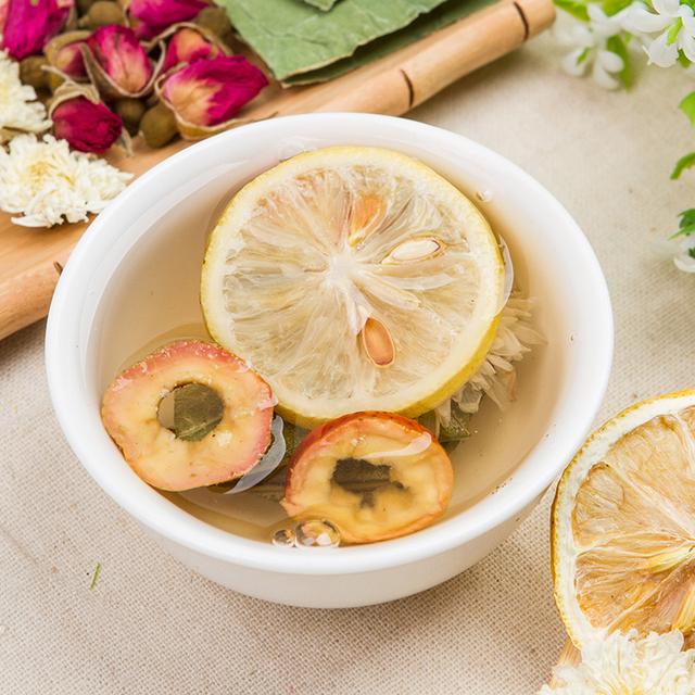 女生千万不要随便喝外面的水,女人夜里喝白开水好不好