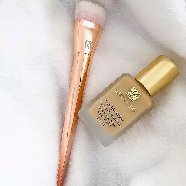 轻薄、舒适、不脱妆的粉底测评