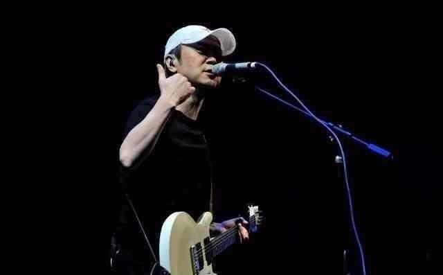 黄家驹谭咏麟经典歌曲,黄家驹28首最经典歌曲灰色轨迹