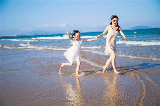 带着一家子来海边,带着一家子去旅游