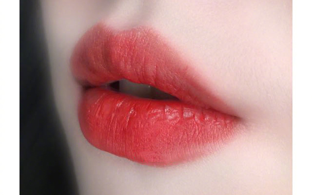 雅诗兰黛豆沙色口红杨幂同款,杨幂专属枫叶色口红