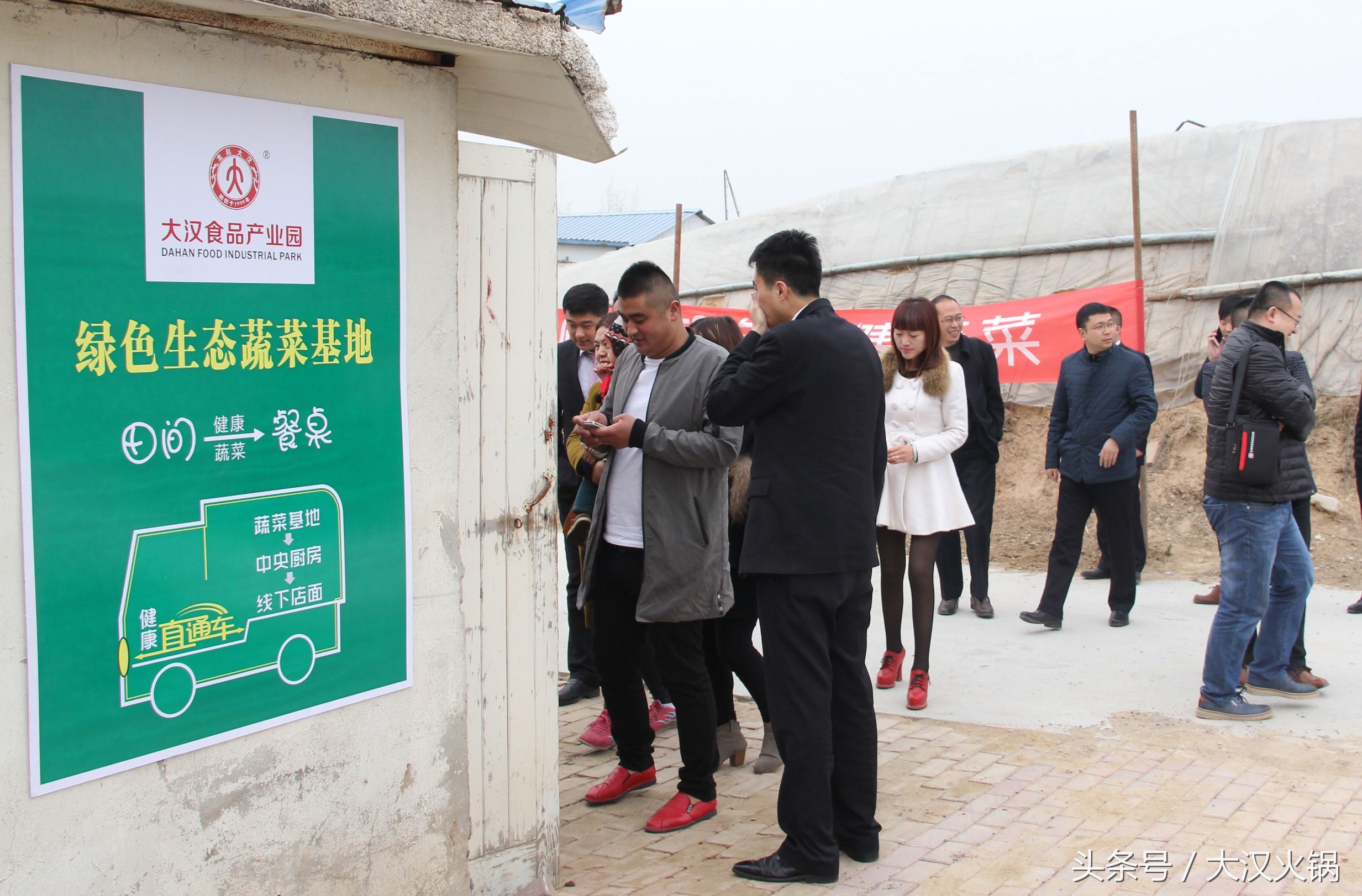 他在濮阳建了个34000平米的火锅基地，就为卖一份人均50元的火锅