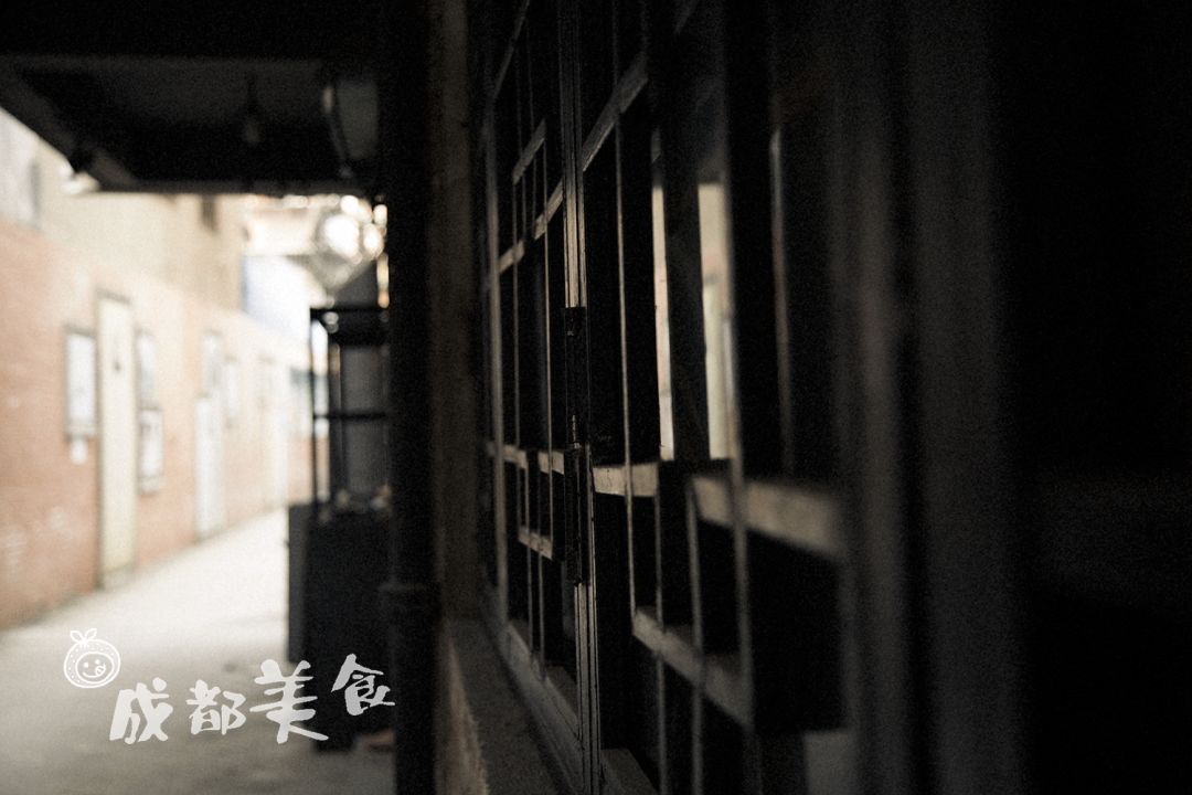 这条美食老店众多的成都小街，竟是《芳华》原型地，主角瘦真不科学