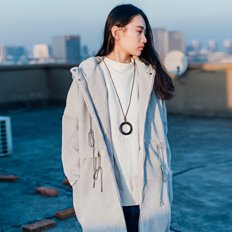 灯芯绒减龄没毛病,但是……设计师,你的心里就没点b数吗?