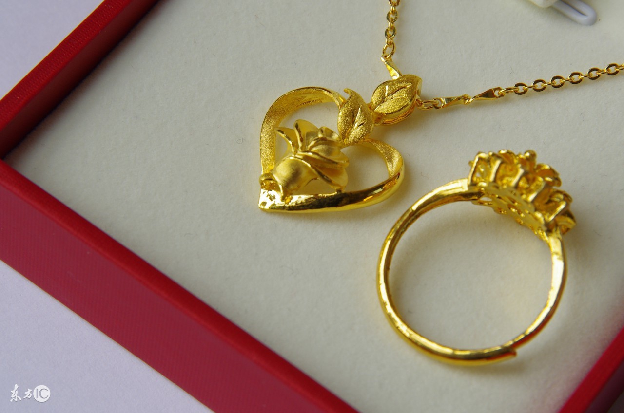 黄金首饰周生生和周大福哪个好,周生生和周大福珠宝哪个档次高