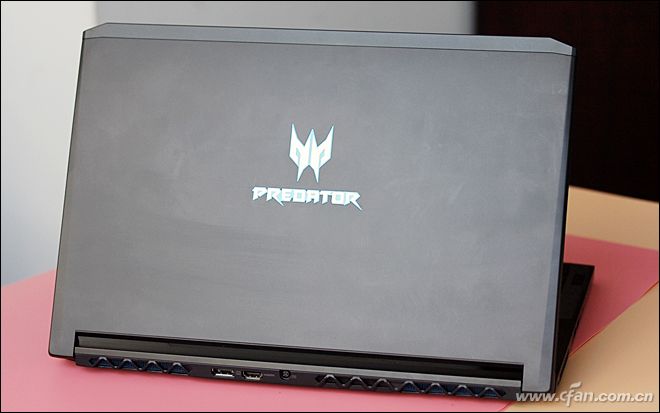 谁说超薄本不能流畅吃鸡？这款宏碁掠夺者Triton700表示不服！