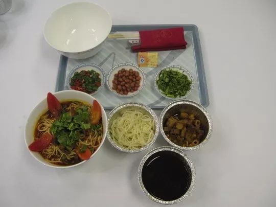 上午在广州捂白过严冬,下午在塞班岛放肆晒黑