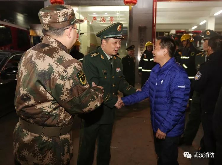 郑西副总队长带队开展跨年夜夜查行动并看望慰问基层官兵