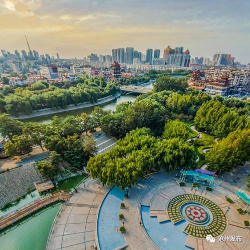 城在林中人在景中,城在园中人在景中