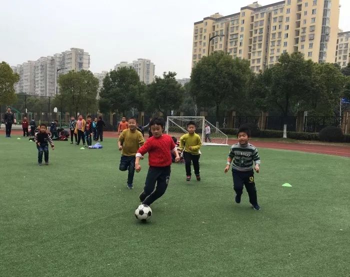 学生的足球比赛,小学生女子组足球比赛