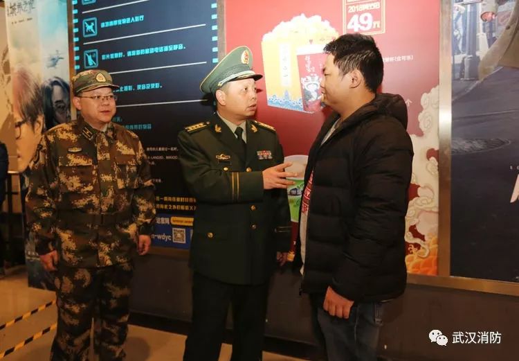 郑西副总队长带队开展跨年夜夜查行动并看望慰问基层官兵