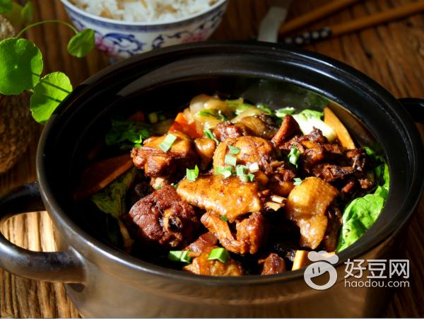 做菜的视频家常菜砂锅鸡块,酱油砂锅鸡块