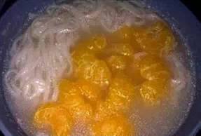 女朋友第一次为我下厨好感动,女朋友第一次下厨全集